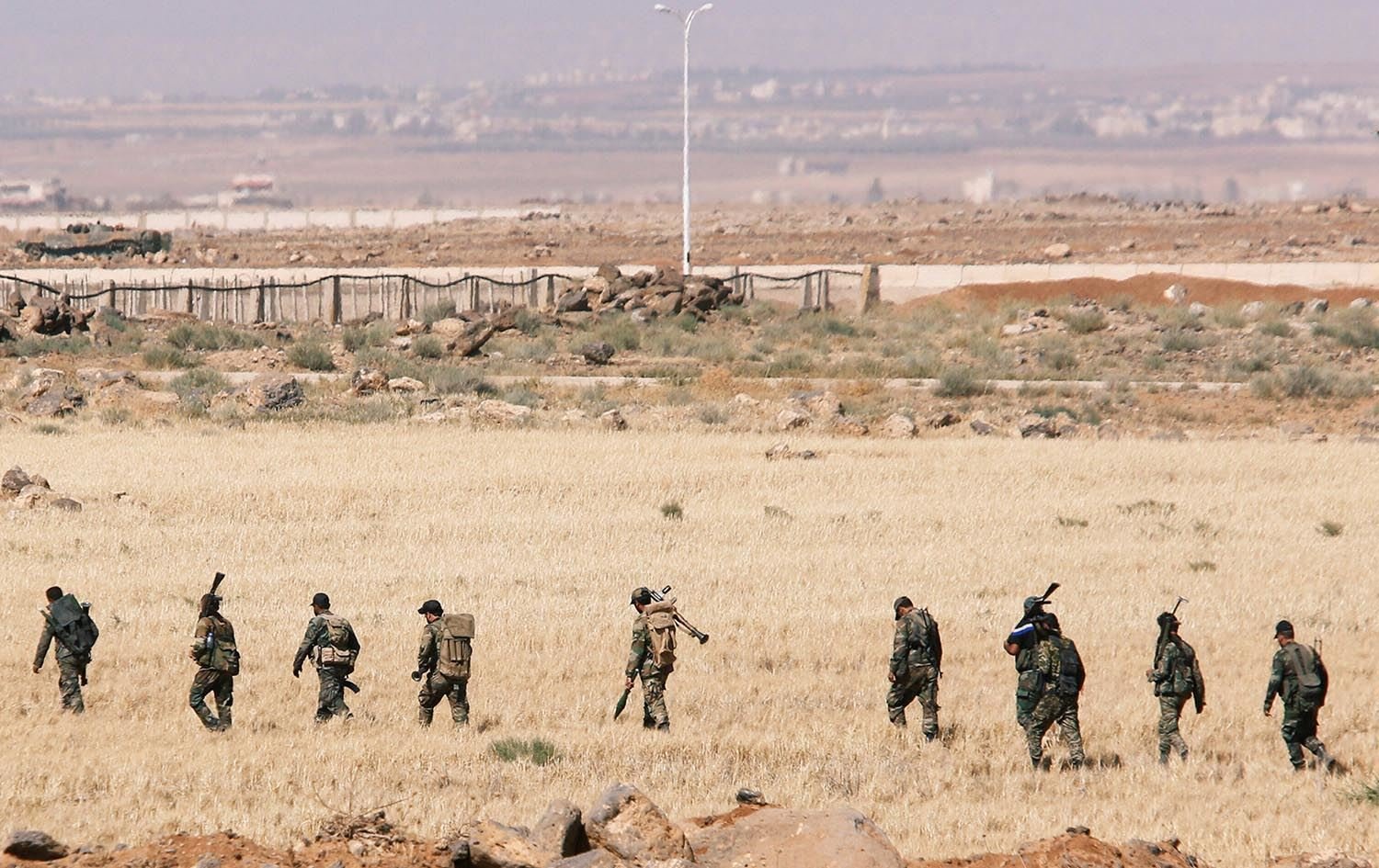 هجمات داعش تجبر قوات النظام لإرسال تعزيزات جديدة للبادية السورية